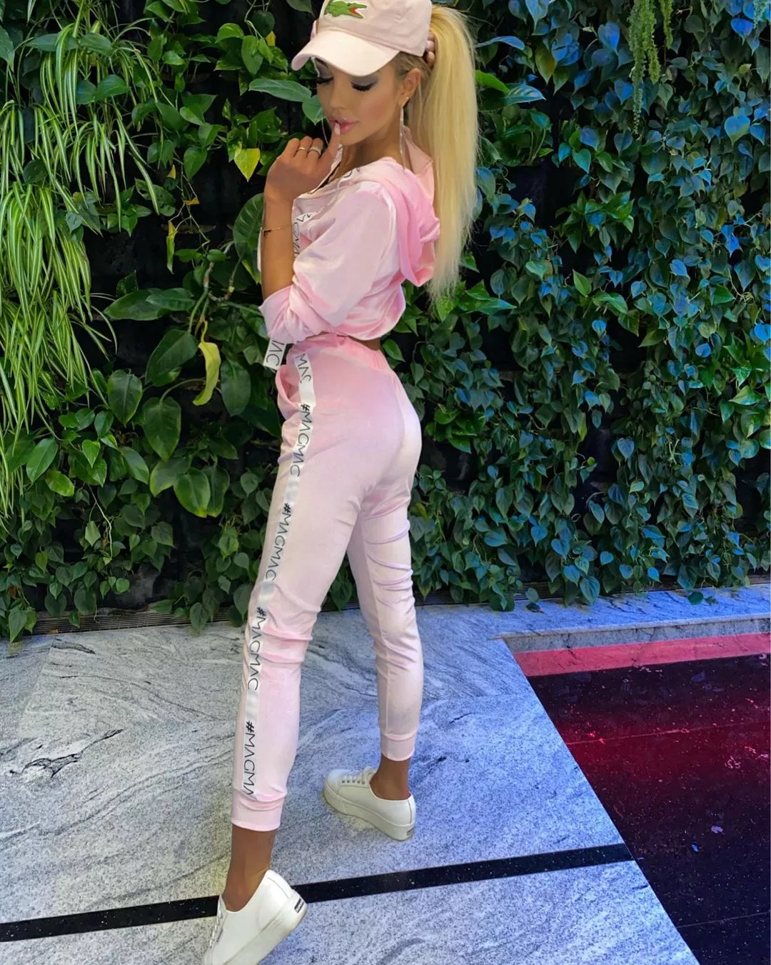 Gorące fotki od gwiazdeczki disco polo! Uwaga... Artystka śmiało pokazała symbol kobiecości!